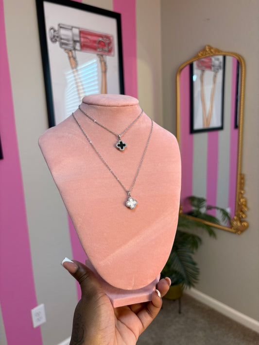 Cara mini necklace